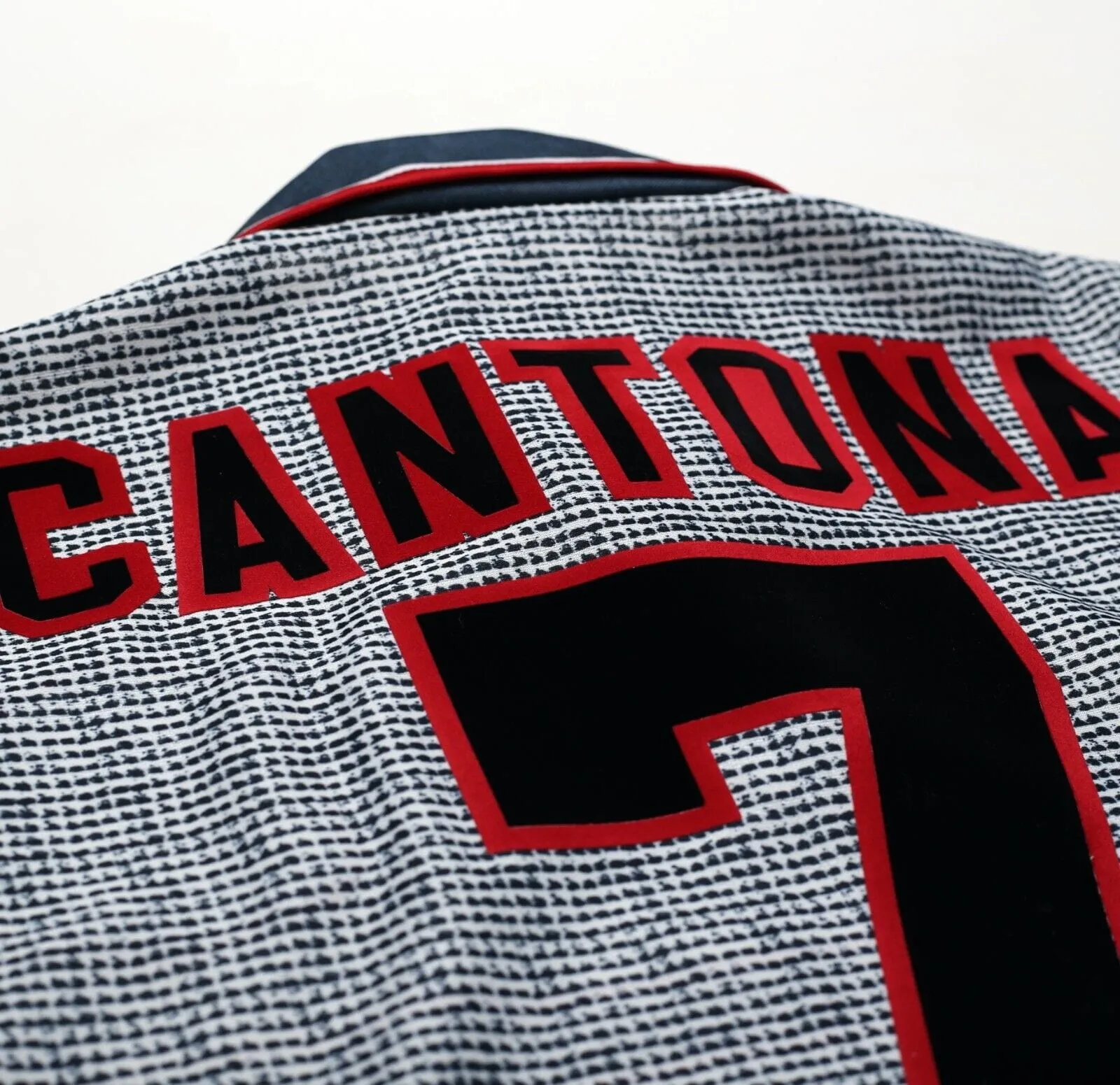 1995/96 CANTONA #7 Manchester United Vintage Umbro Away Football Shirt (M/L)