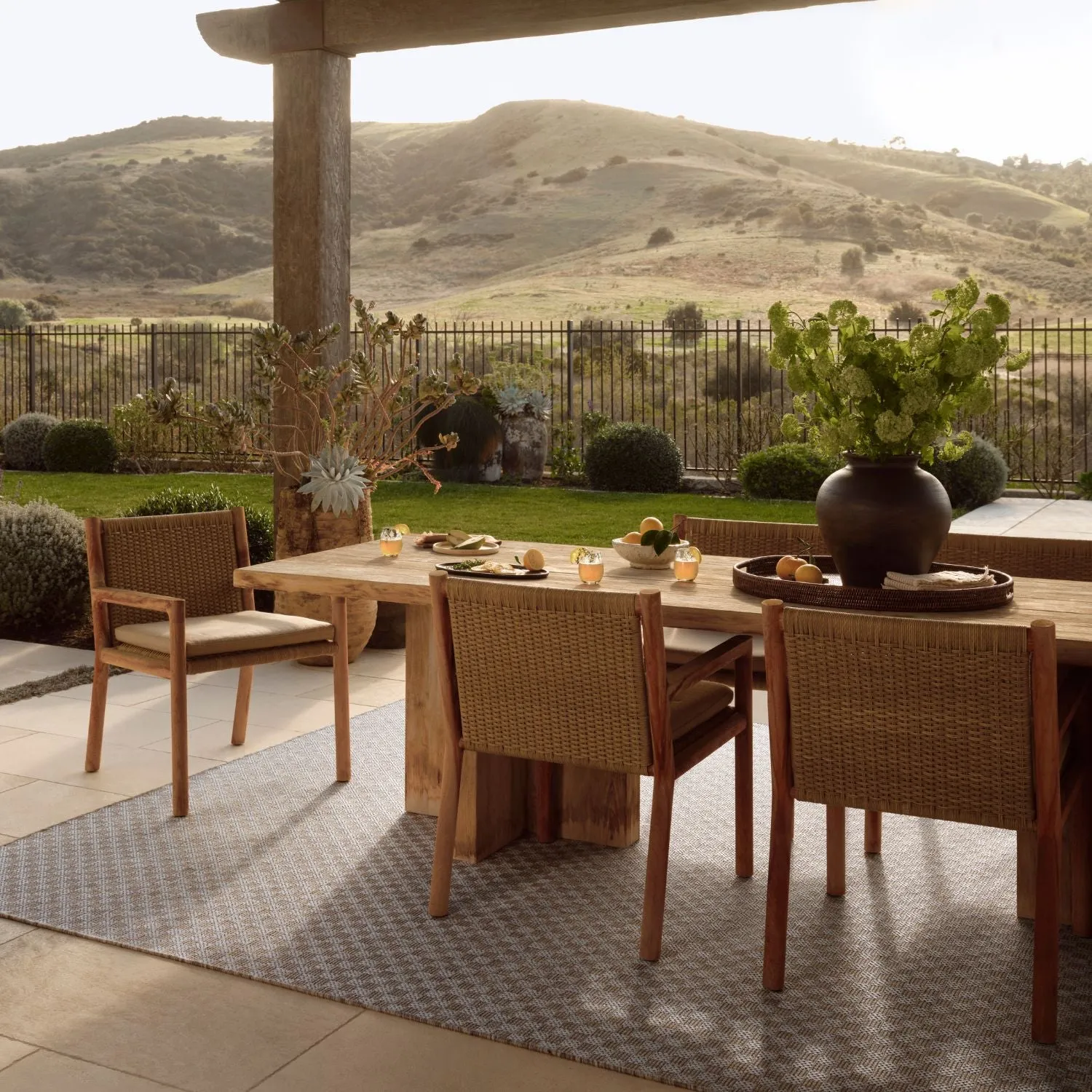 Amber Lewis x Loloi Topanga Natural/Silver Indoor/Outdoor Rug