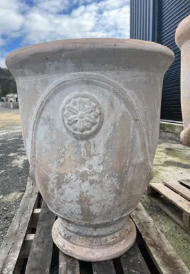 Antique Cream Wash Urn Medium