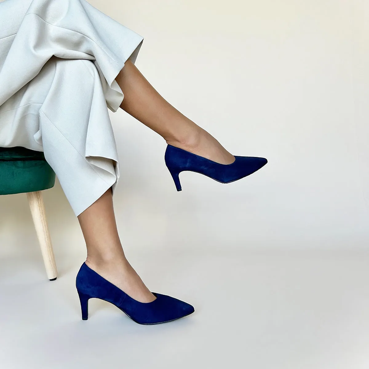 Eve Wide Fit Court Shoe – Navy Suede