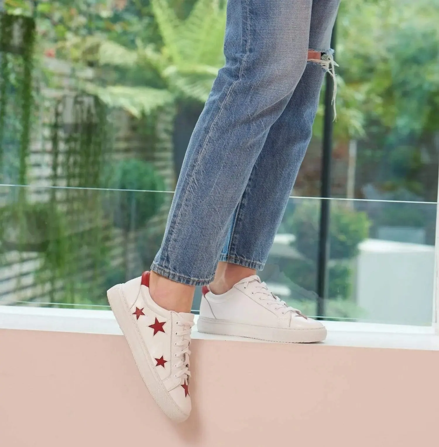 Hoxton White with Red Stars Leather Trainer (In size EU43 Only)